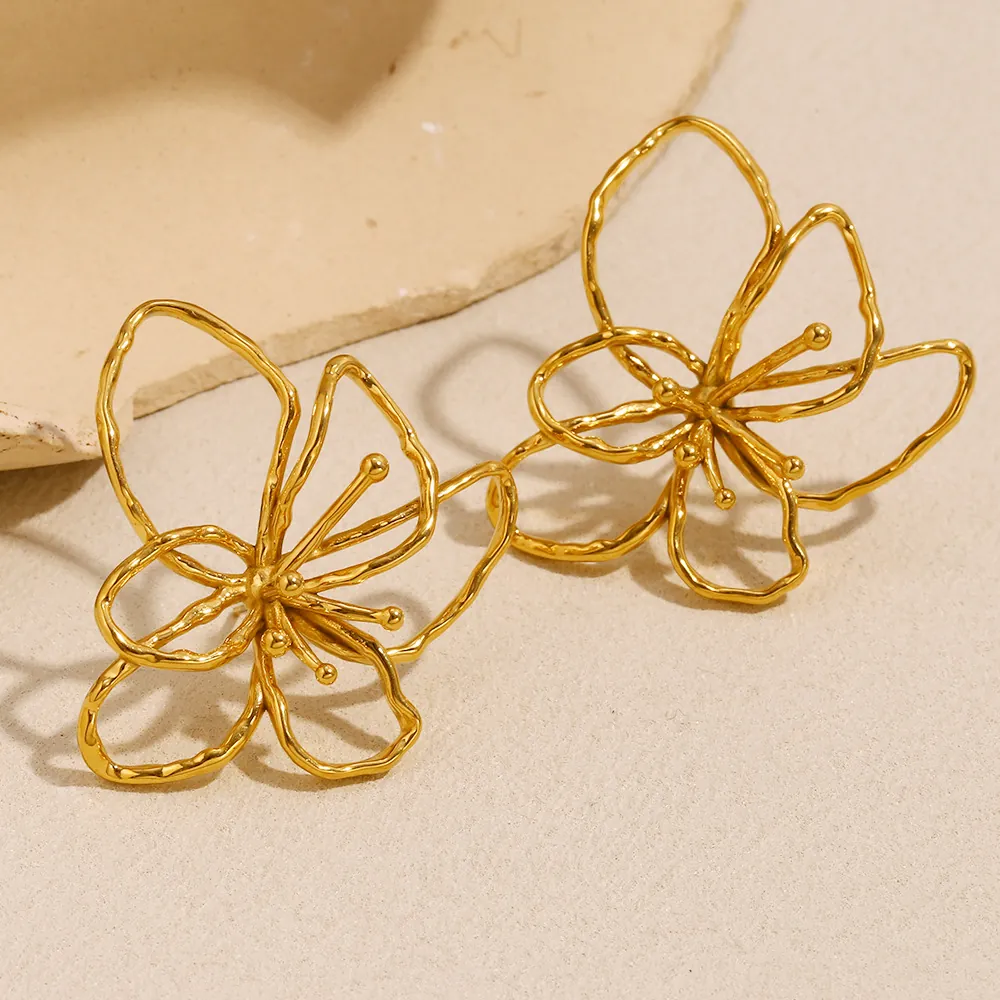 Orecchini A Lobo Fiore Acciaio Inossidabile Placcato Oro 18K Design Linea Cava Gioielli Di Tendenza Per Donna