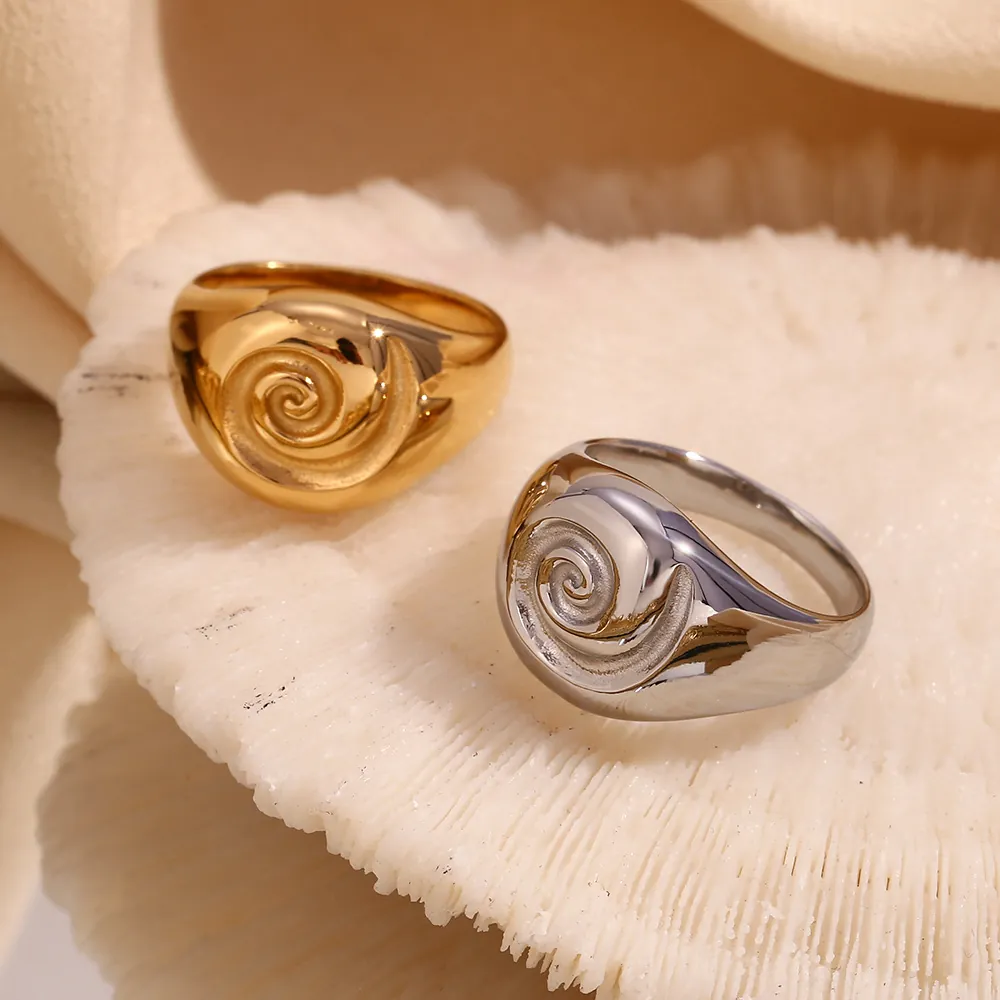 Stainless Steel Swirl Signet Ring 18K Gold Plated Retro Spiral Texture Round Face Fashion Jewelry For Women