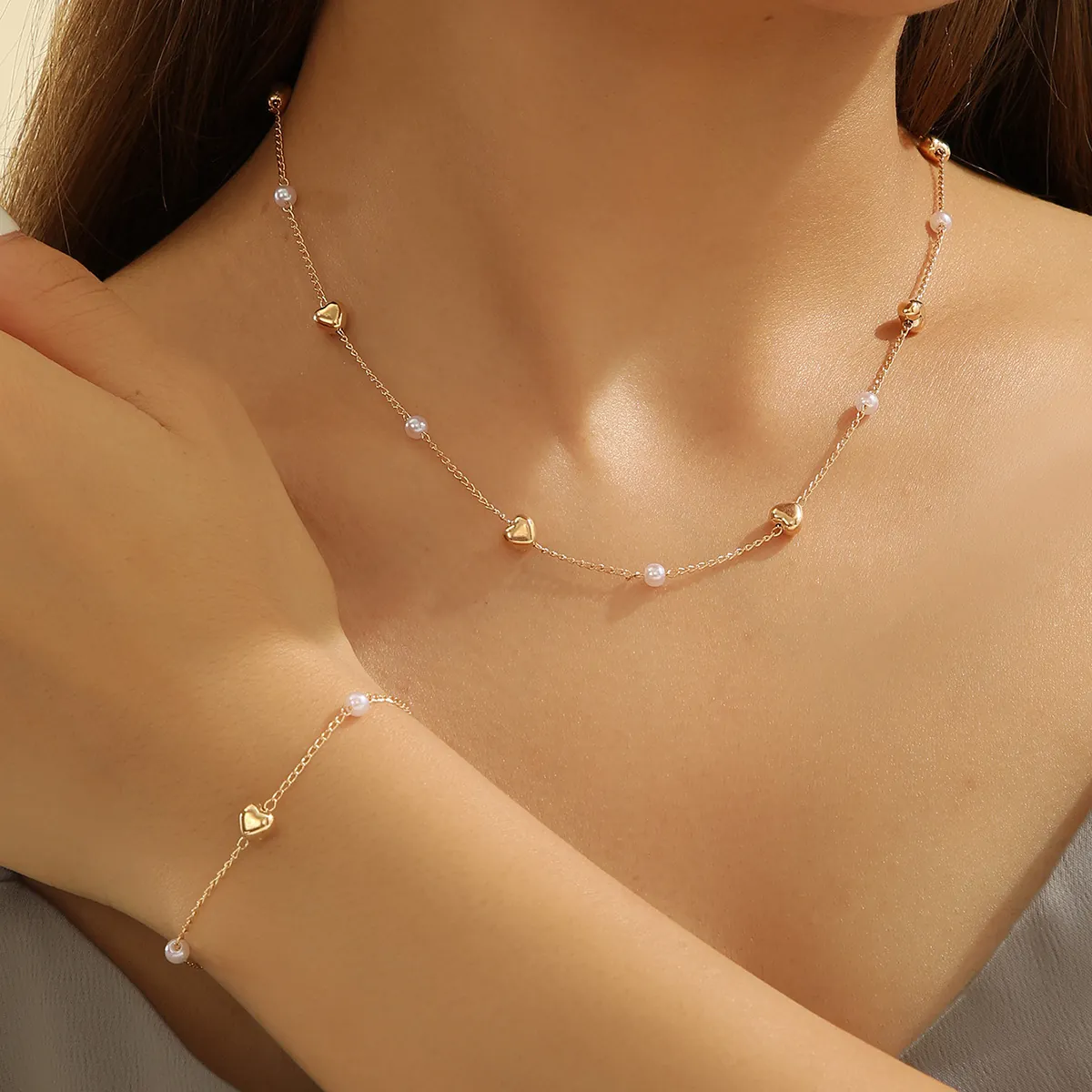 Elegant Heart Shaped Necklace And Bracelet Set With Gold Plated Resin And White Imitation Artificial Pearls For Women Daily Wear