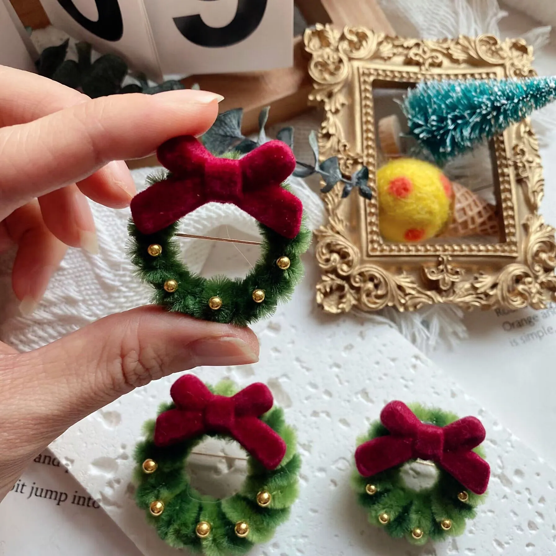 Handmade Christmas Brooch Pins Velvet Plush Wreath Tree Santa Claus Festive Cute Jewelry For Women Girls
