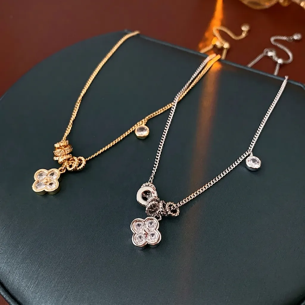 Collana Con Ciondolo Quadrifoglio Rame Con Zircone E Madreperla Placcato Oro 18K Regolabile Donna Catena Clavicola