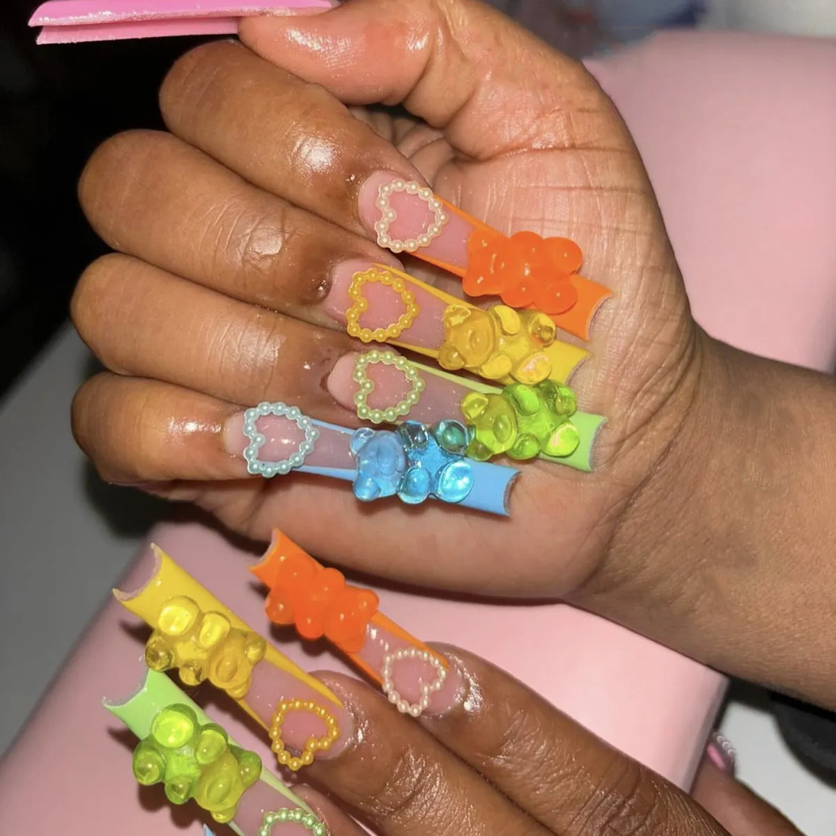 Uñas Postizas Largas Tipo Ataúd Con Decoraciones De Resina De Ositos De Goma 3D Y Corazón De Perla Artificial Estilo Dulce Ins
