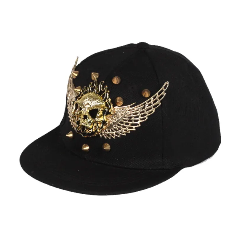 Punk Hip Hop Baseball Kappe Mit Gold Metall Totenkopf Flügel Nieten Schwarze Baumwolle Flacher Schirm Snapback Hut