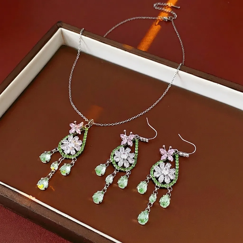 Collana E Orecchini Farfalla Fiore Rame Zircone Goccia D'acqua Nappa Con Perno In Argento Per Donna