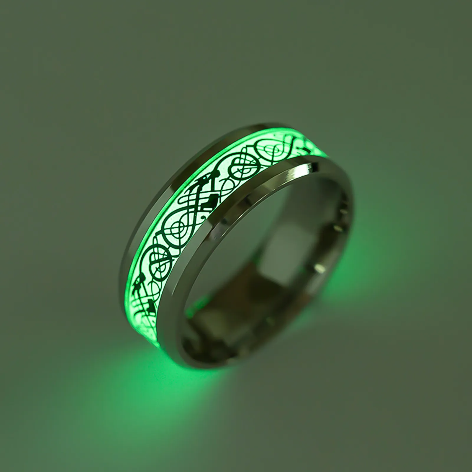 Bague Lumineuse Acier Inoxydable Titane Brille Dans Le Noir Motif Dragon Celtique Punk Vintage Mode Hommes Femmes Bijoux