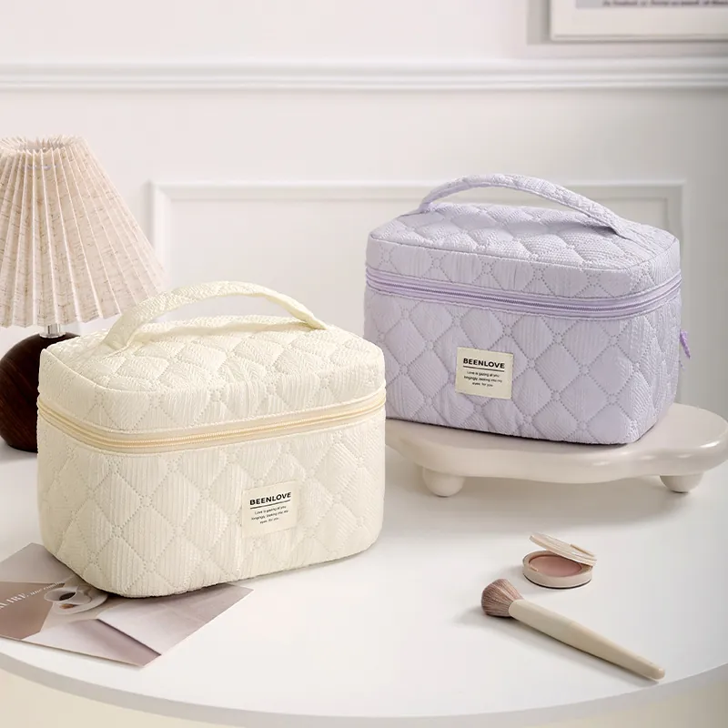 Quilted Cosmetic Bag Large Capacity Travel Makeup Organizer Case Polyester Handle Chic Portable Zippered Toiletry Pouch