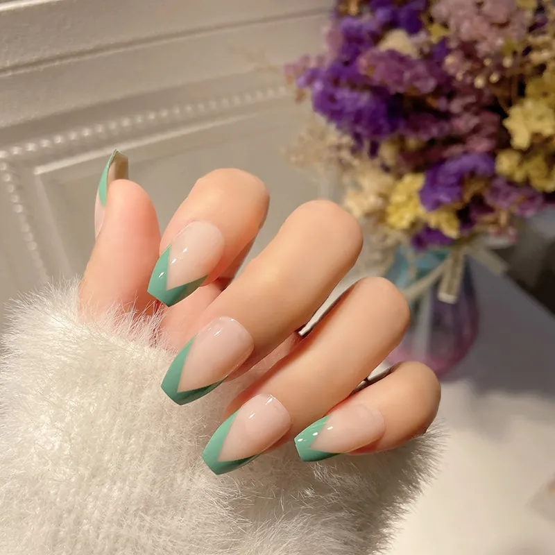 Faux Ongles à Presser Forme Cercueil Français en V Vert Matcha Rose Nu Couverture Complète pour Femme Manucure Quotidienne