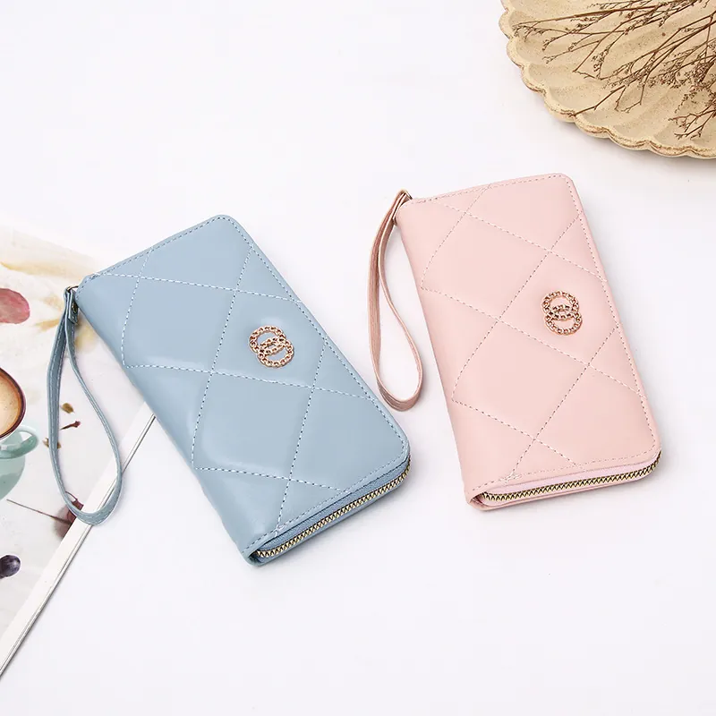 Women Long Quilted Wallet PU Leather Large Capacity Zipper Clutch With Wristlet Card Holder Elegant Stylish