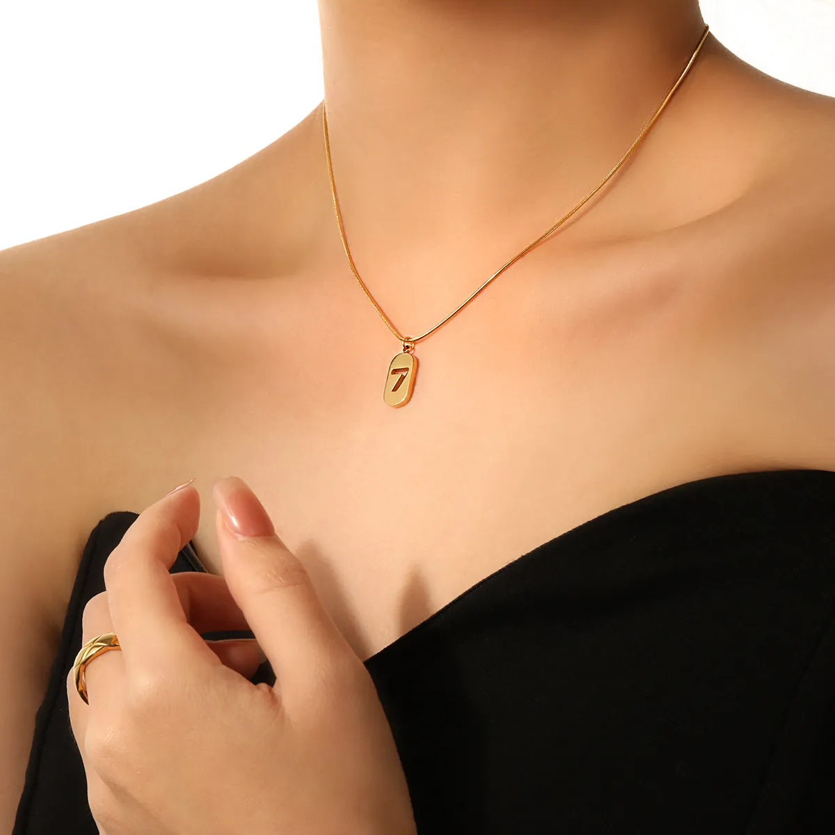 Titanium Steel Lucky Number 7 Pendant Necklace Women Fashion Gold Silver Rose Gold Snake Chain Elegant Jewelry Accessory