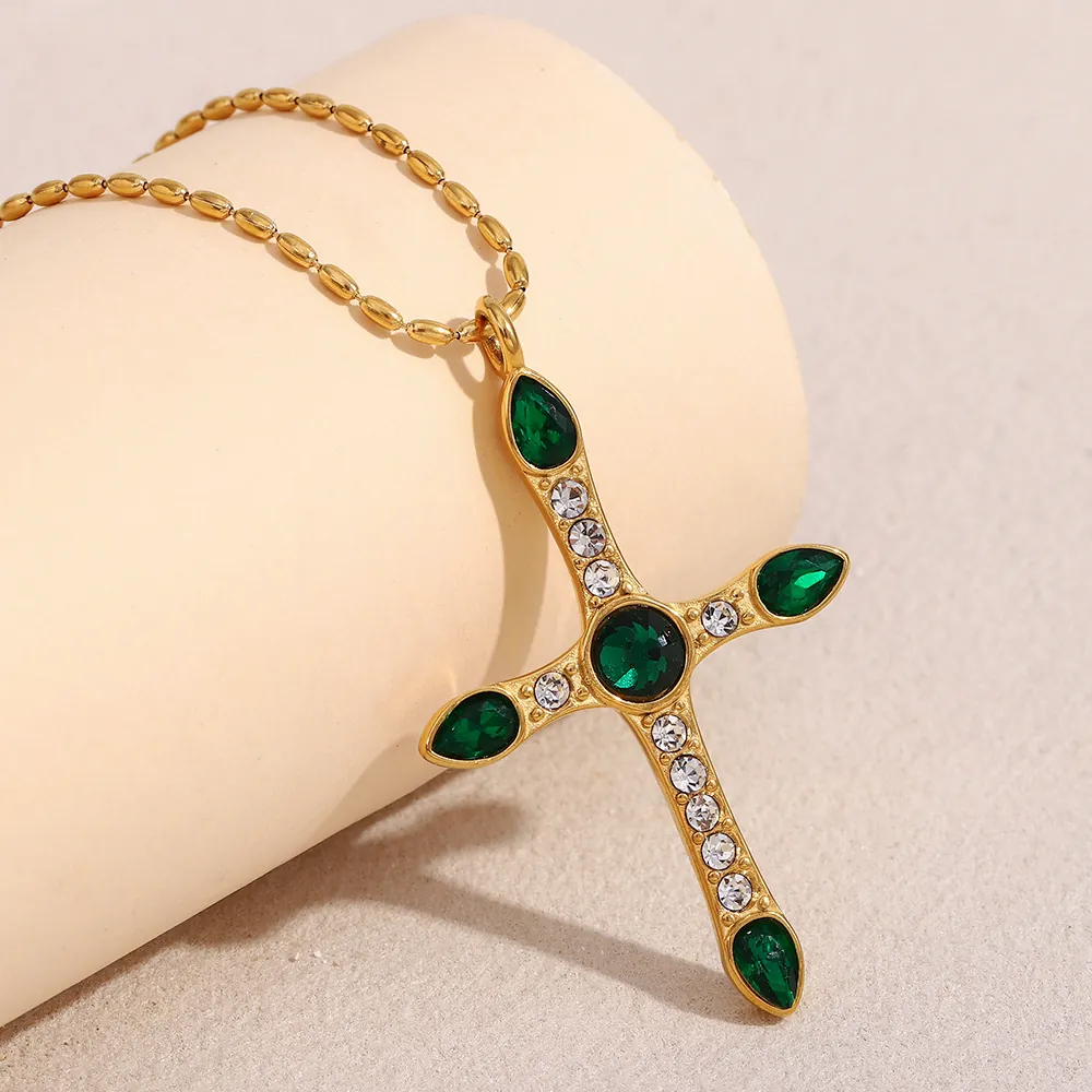 Collier Pendentif Croix Acier Inoxydable Zircone Verte Blanche Vintage Style Français Bijoux Plaqué Or Femmes