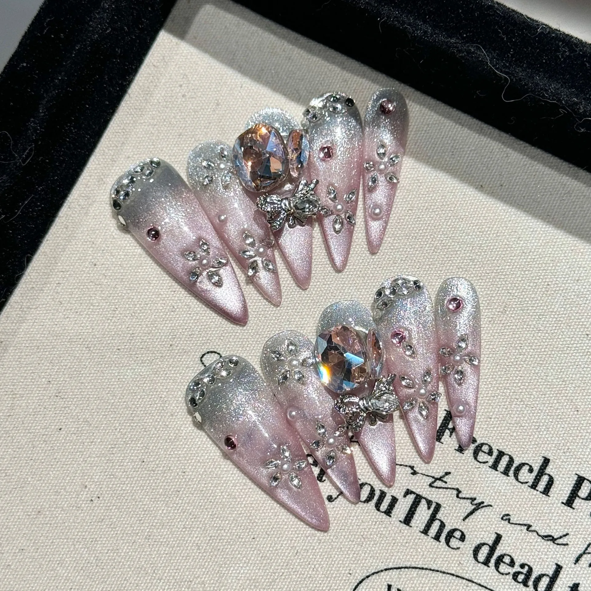Handmade Luxury Press On Nails Peach Pink Smudge Silver Gradient Rhinestone Bow Chain Long Stiletto Fake Nails For Women