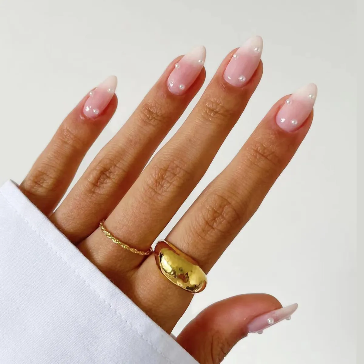 Faux Ongles À Presser Forme Amande Dégradé Rose Blanc Faux Künstliche Perles Élégants Ongles Artificiels Pour Femmes