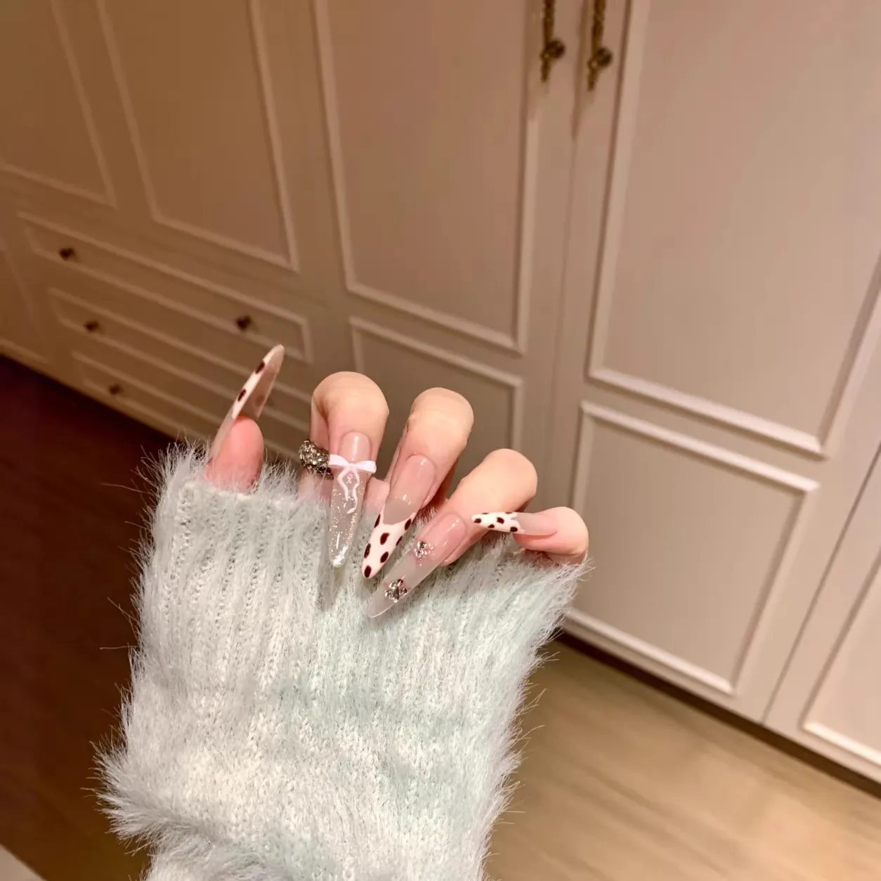 Faux Ongles Stiletto Longs Imprimé Léopard Français Avec Nœud Strass Ongles Artificiels Brillants