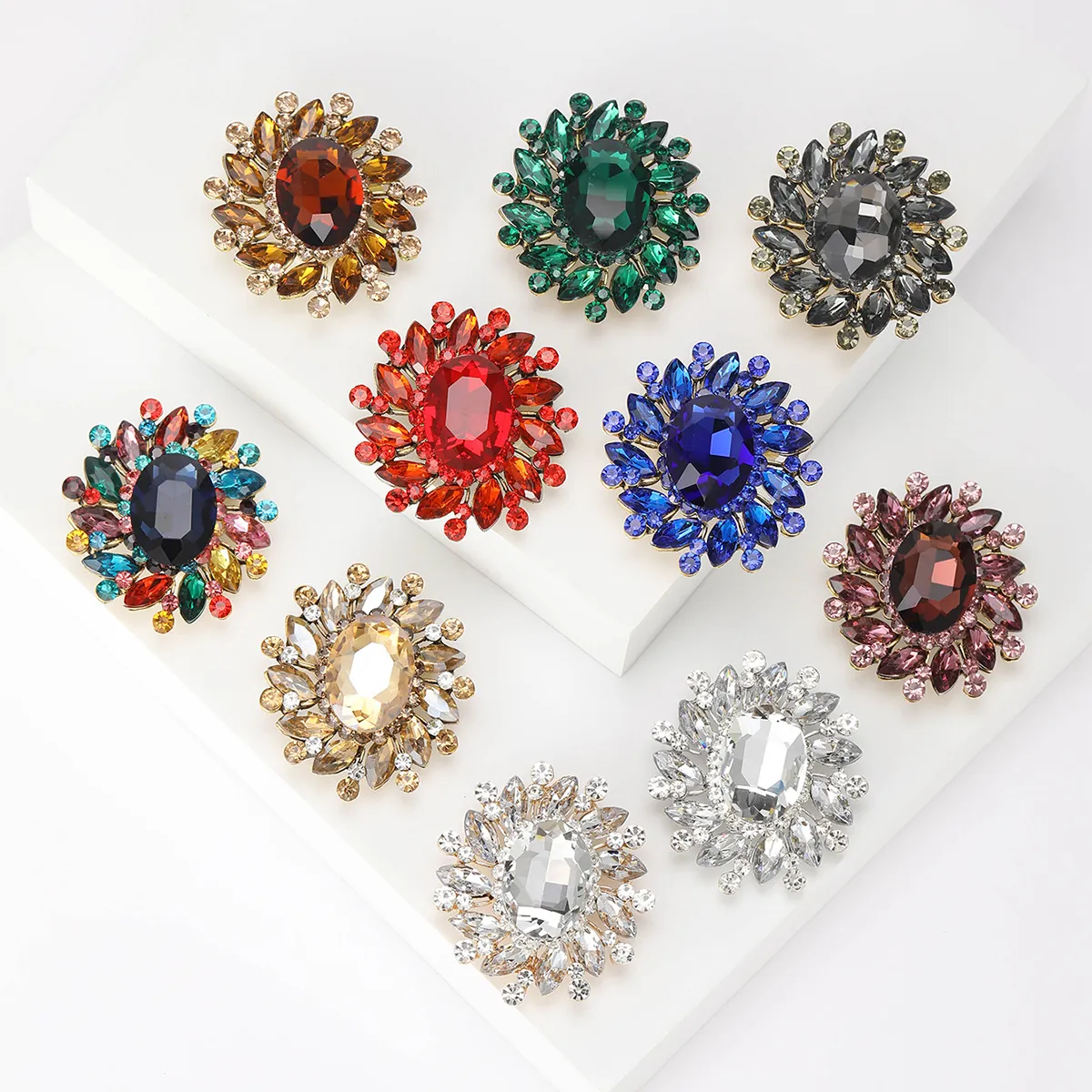 Vintage Floral Rhinestone Brooch Pin For Women Alloy Colorful Crystal Oval Stone Sunburst Corsage Elegant Clothing Accessory