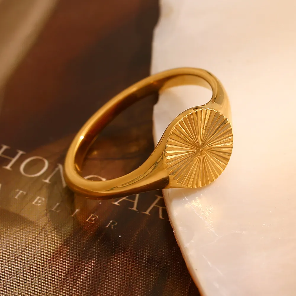 Sunray Pattern Signet Ring 18K Gold Plated Stainless Steel Minimalist Vintage Circular Band For Women Elegant