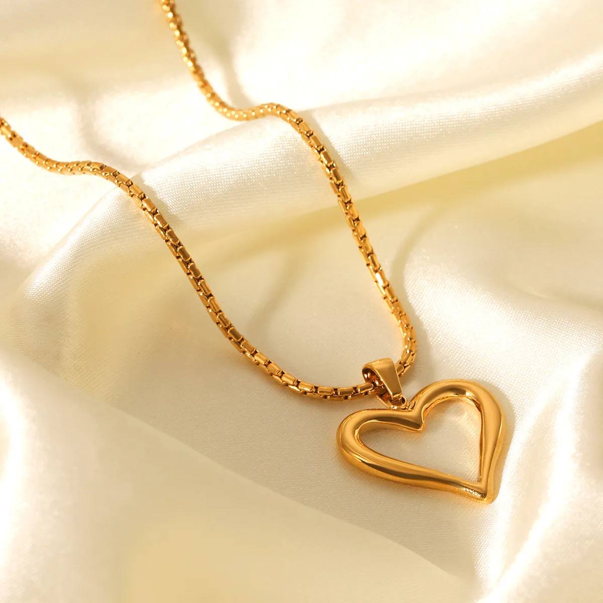 Halskette Mit Hohlherz Anhänger 18K Vergoldeter Edelstahl Boxkette Modeschmuck Für Damen