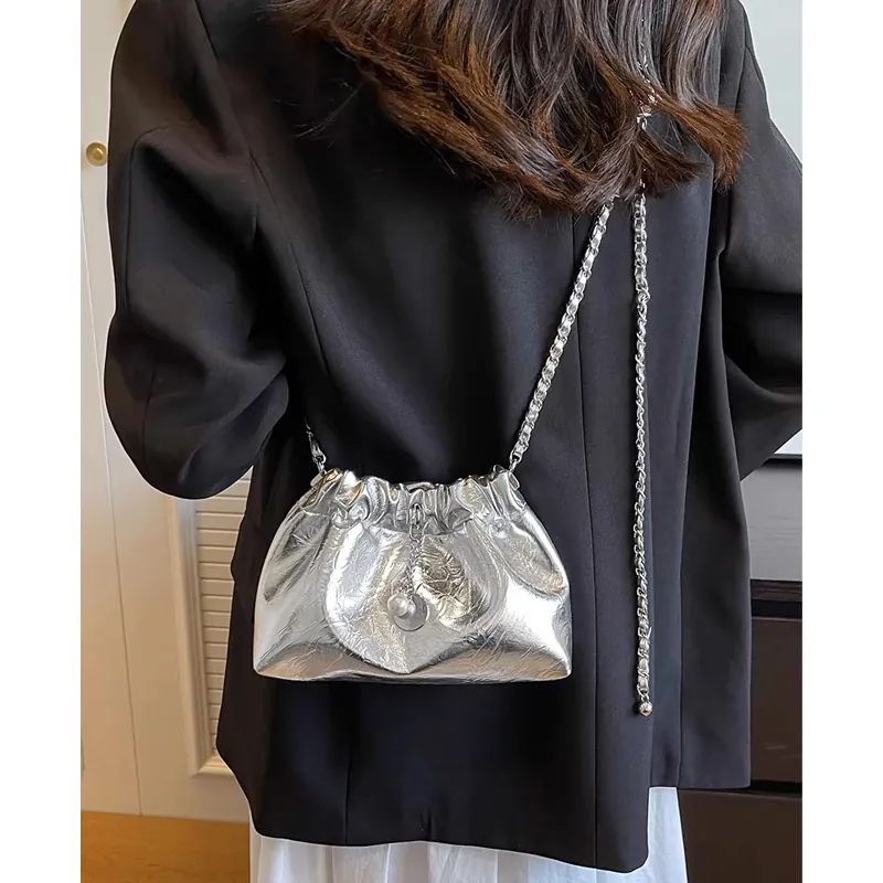 Pleated Cloud Shoulder Bag For Women Metallic PU Leather Chain Strap Crossbody With Artificial Pearl Charm Chic Versatile Niche