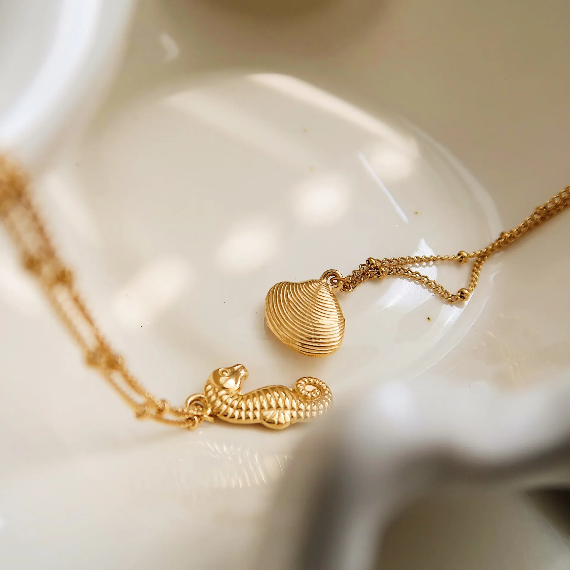 Ocean Style Seahorse Shell Pendant Necklace Gold Plated Stainless Steel Satellite Bead Chain Jewelry For Women