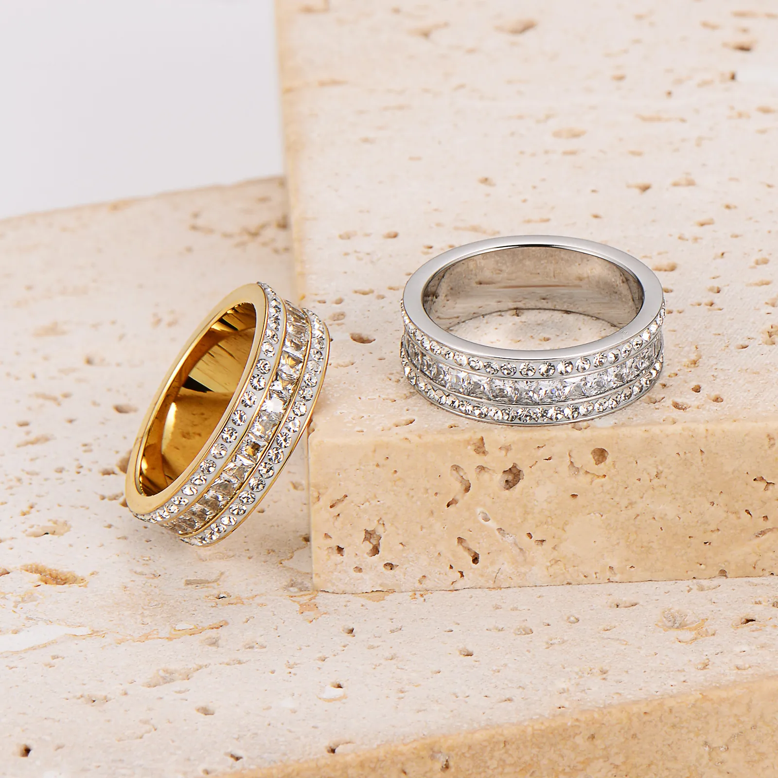 Bague Anneau En Zircone Cubique Pavé Acier Inoxydable 304 Bijoux De Mode Géométriques Pour Couples Femmes Hommes Chic