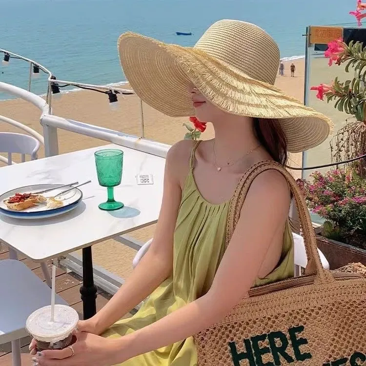 Women Wide Brim Straw Hat Frayed Fringe Sun Hat Minimalist Vacation Style Breathable UV Protection Beach Summer Travel Cap