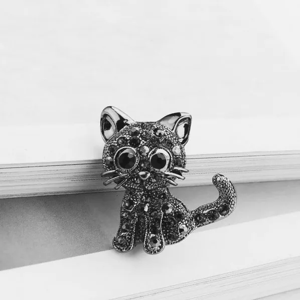 Retro Alloy Rhinestone Cat Brooch Pin Sparkly Animal Jewelry Accessories For Women Fashion Clothing Decor