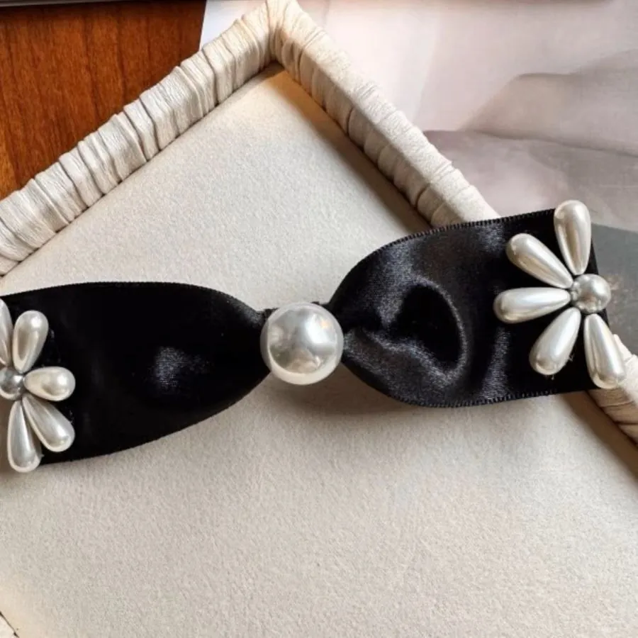 Élégante Pince à Cheveux Nœud en Satin Noir Avec Grosse Künstliche Perle Blanche Et Fleur en Künstliche Perle Barrette à Ressort Ponytail Femme Bijoux