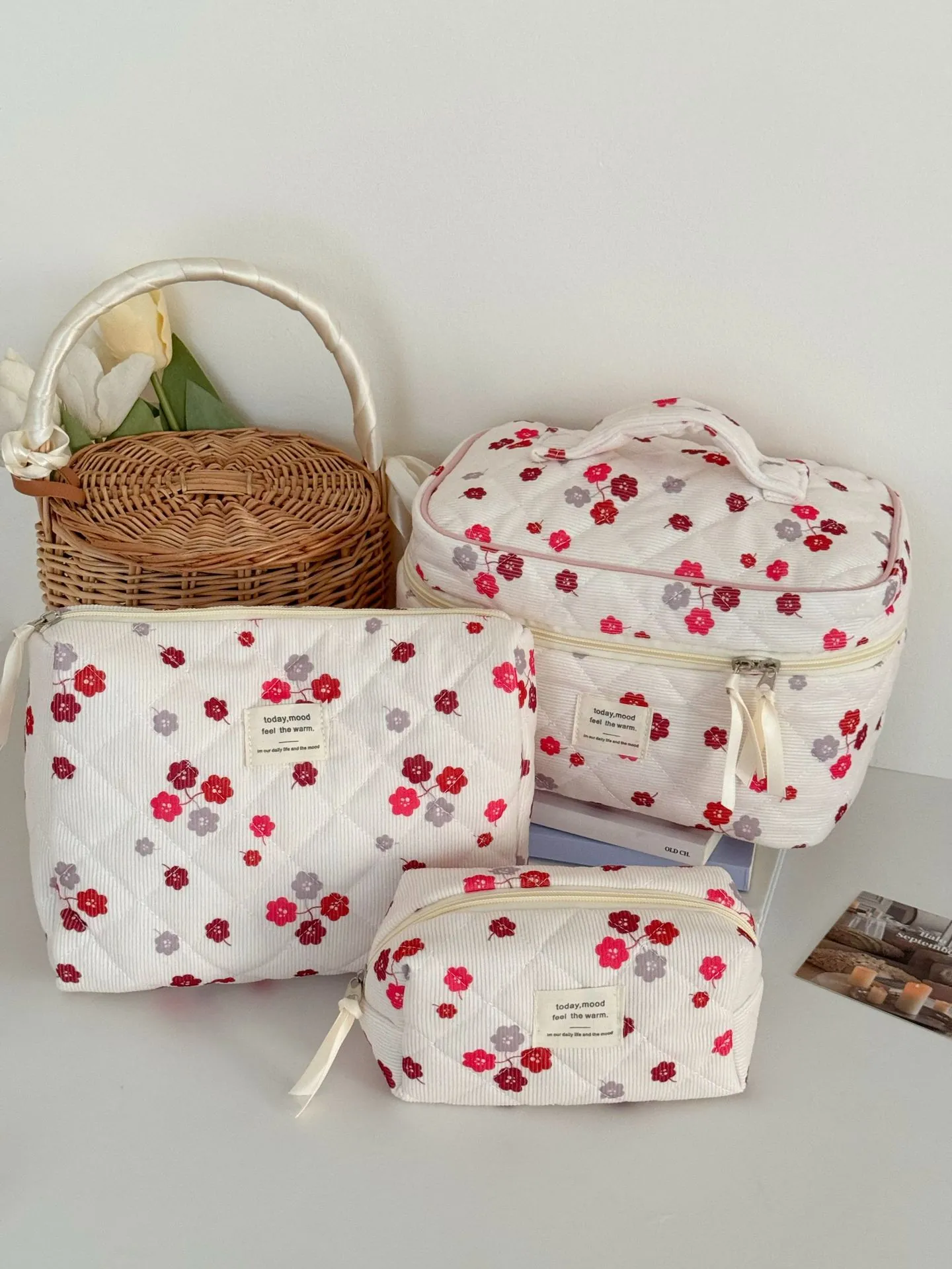 Corduroy Gesteppte Florale Kosmetiktasche Tragbare Reise Make-up Beutel Große Kapazität Reißverschluss Organizer