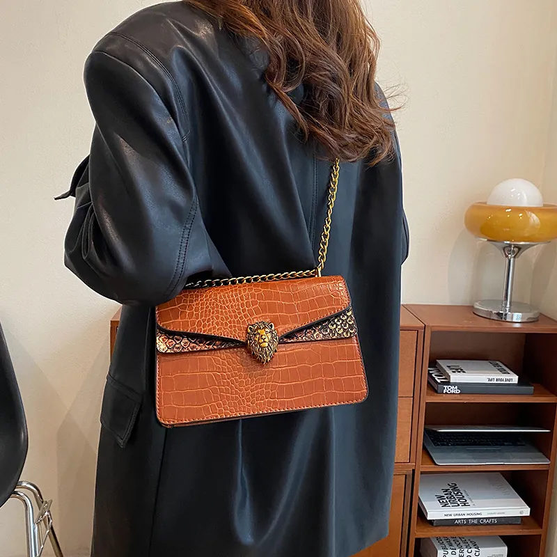 Vintage Crocodile Pattern PU Leather Shoulder Bag For Women With Lion Head Buckle Gold Chain Crossbody Square Bag