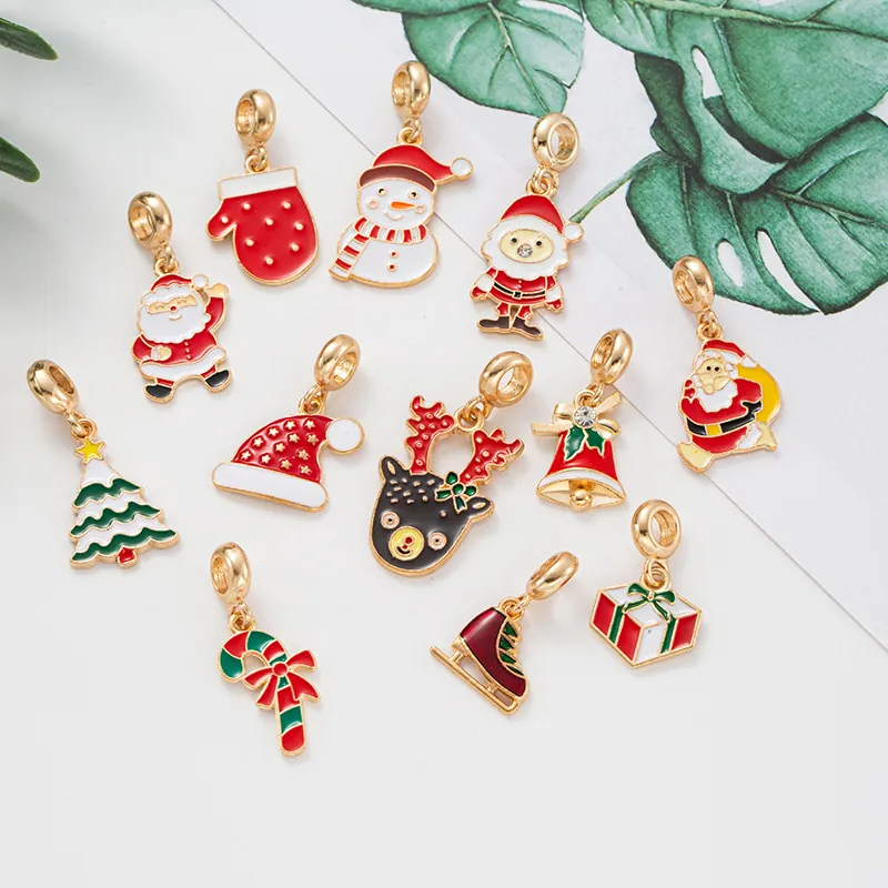 Breloques De Noël Alliage Émail Accessoires De Fabrication De Bijoux DIY Père Noël Bonhomme De Neige Renne Arbre Sucre D Orge