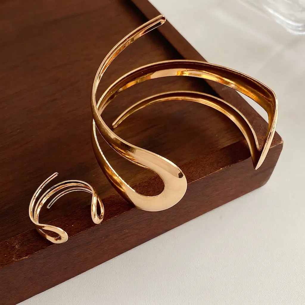 Bracciale Aperto Spirale Geometrica E Anello Metallo Lucido Stile Scultura Minimalista Gioielli Per Donne