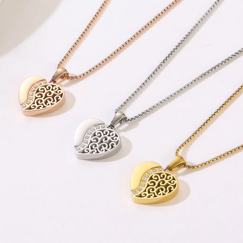 Collier Pendentif Coeur Acier Inoxydable Zircon Incrusté Design Filigrane Creux Chaîne De Boîte Bijoux De Mode Pour Femmes