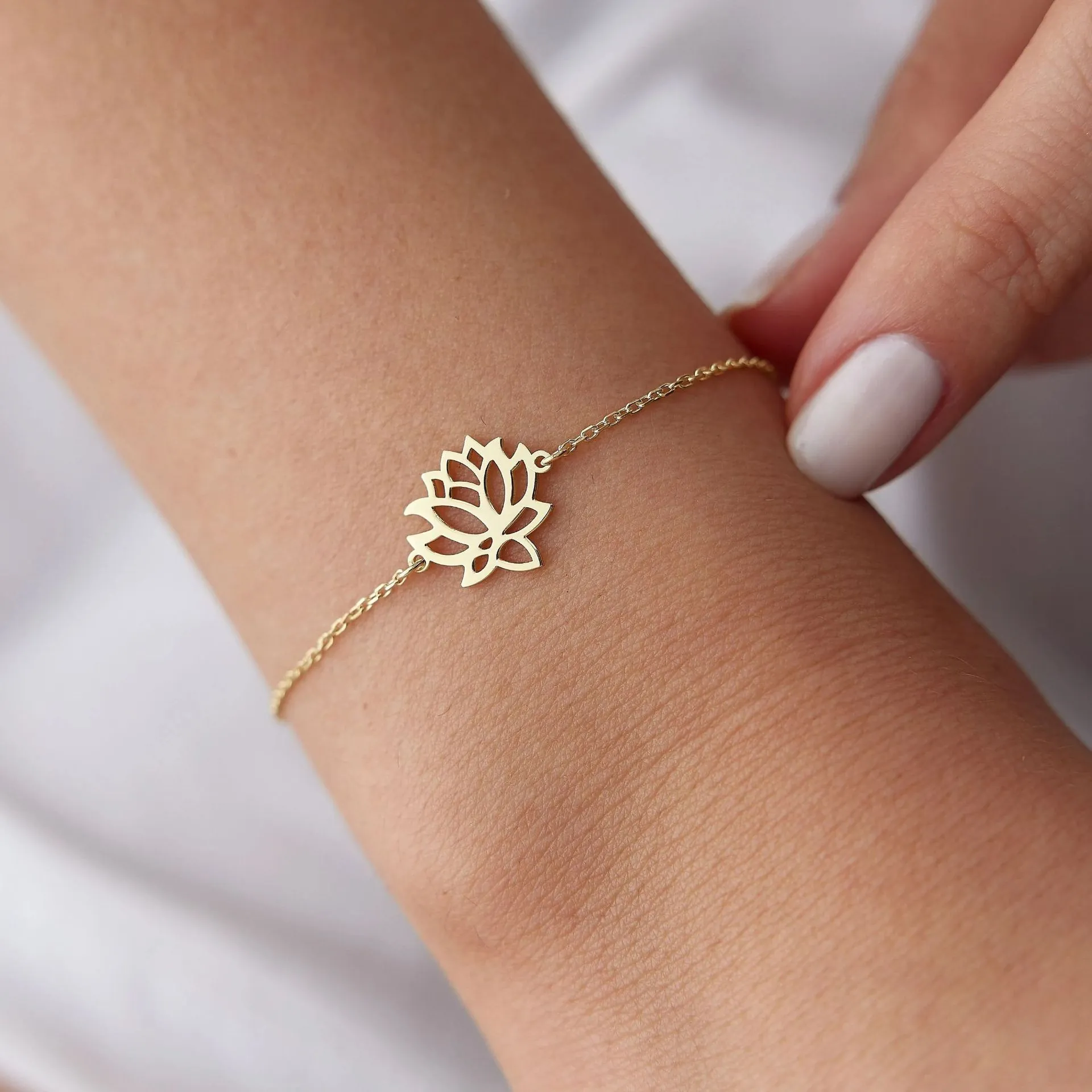 Lotus Flower Pendant Bracelet Stainless Steel Hollow Floral Design Adjustable Dainty Minimalist Retro Jewelry For Women