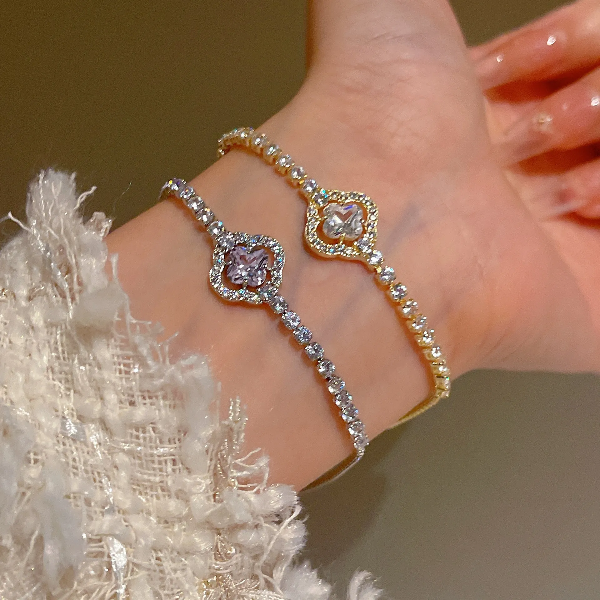 Exquisite Copper Zirconia Flower Bracelet For Women Adjustable Pull Rope Delicate Botanical Floral Chain Bracelet Daily Jewelry