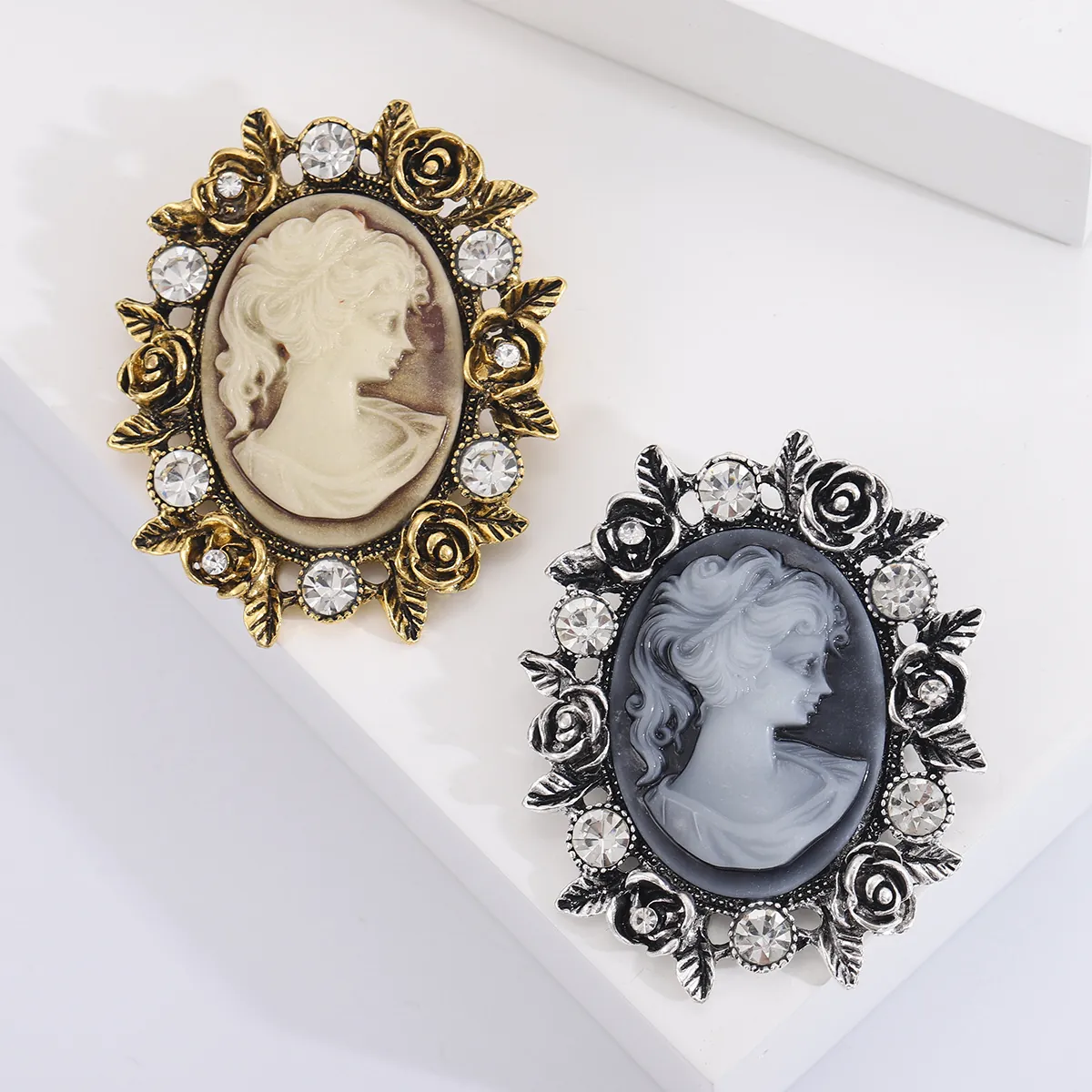 Vintage Palace Style Cameo Brooch Alloy Rhinestone Inlaid Flower Portrait Relief Pin For Women Banquet Clothing Decoration