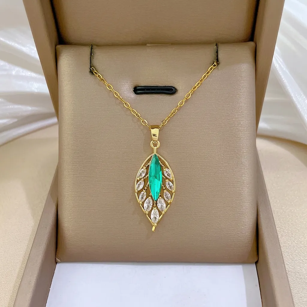 Elegant Leaf Pendant Necklace With Stainless Steel Chain Copper Green Emerald Cubic Zirconia For Women Luxury Style