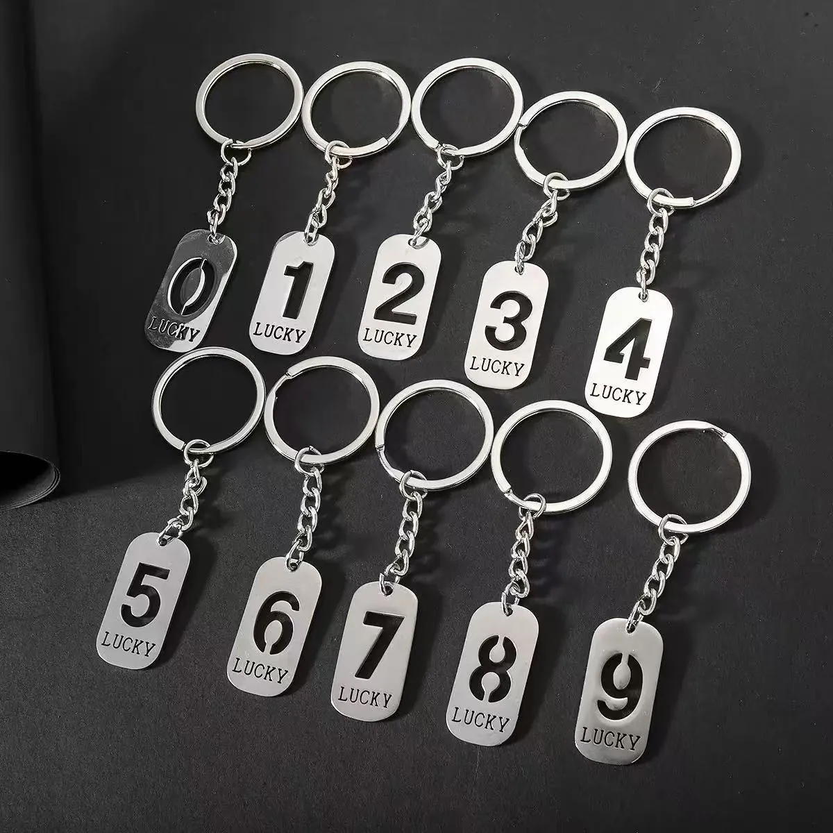 Stainless Steel Lucky Number Keychain Simple Personal Modern Metal Number Letter Key Ring Bag Car Pendant Jewelry Gift