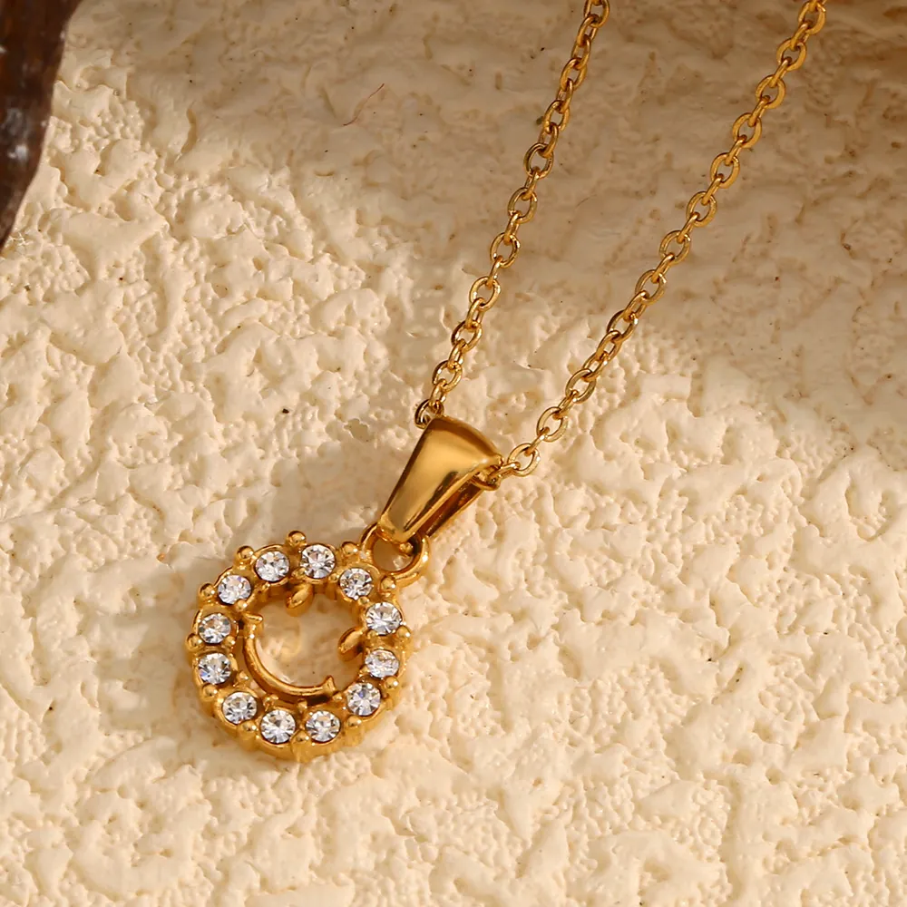 Collier Pendentif Sourire Évidé Acier Inoxydable Plaqué Or 18K Zircon Bijoux Mode Simple Femmes
