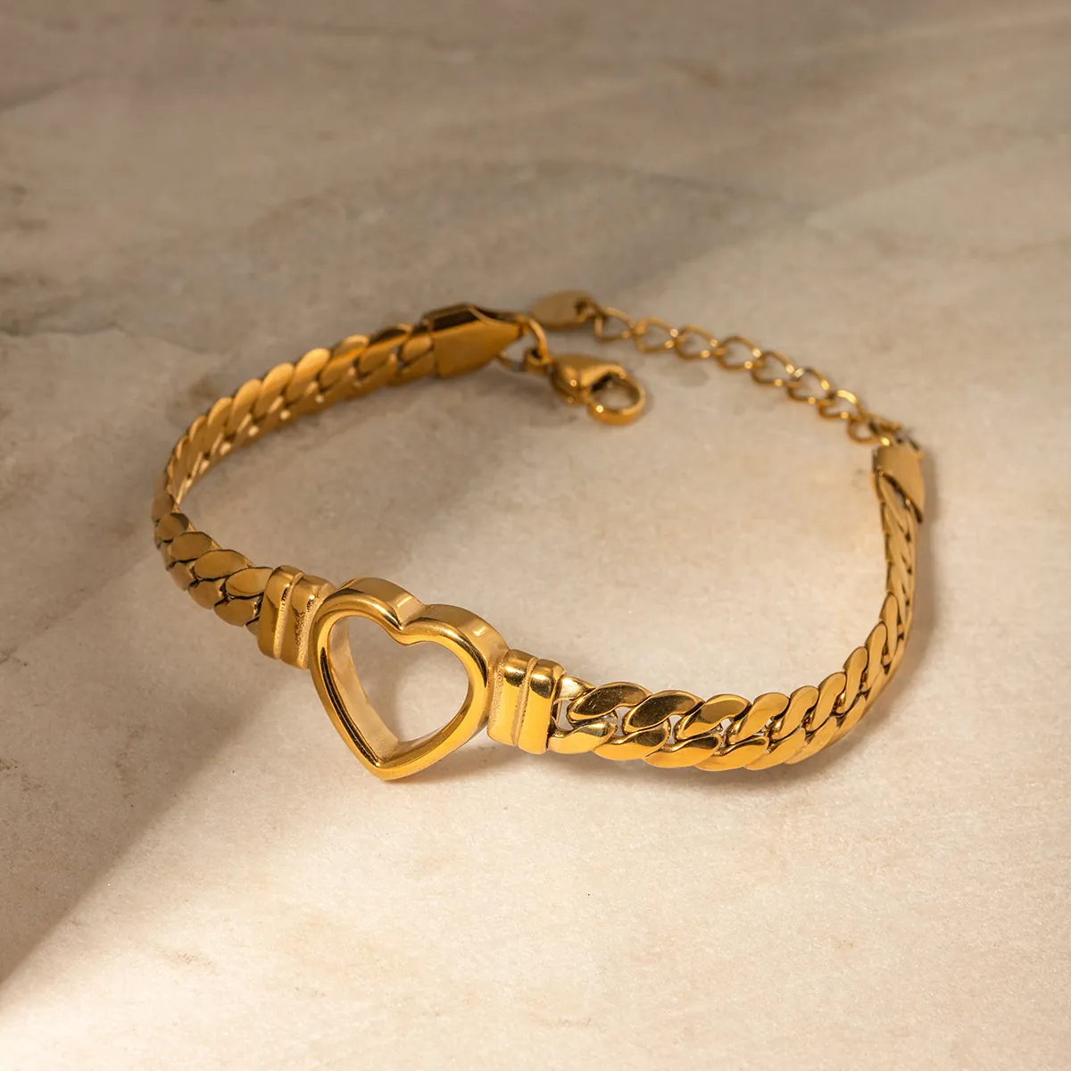 Fashion Stainless Steel 14K Gold Plated Hollow Heart Bracelet For Women Retro Flat Snake Chain Charm Bracelet Jewelry Gift