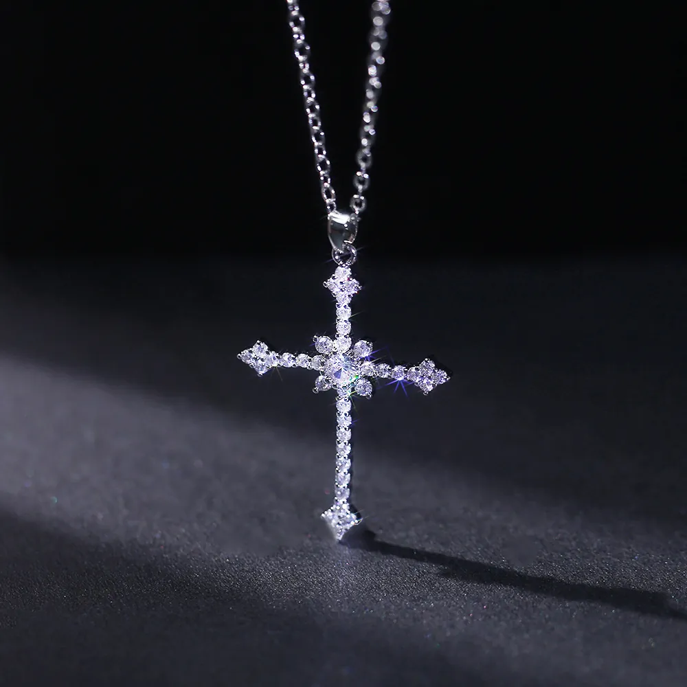 Collier Pendentif Croix Étoile Élégant Pour Femmes Zircon Étincelant Alliage Pendentif Flocon De Neige