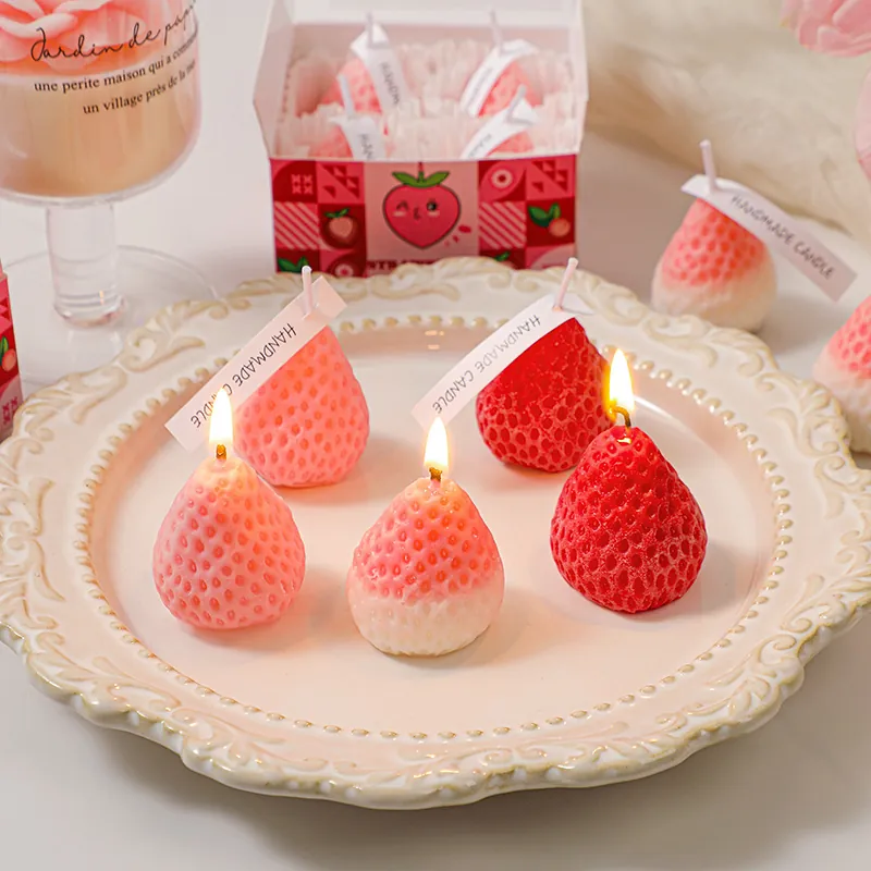 Handmade Strawberry Scented Candle Simulation Fruit Shape Soy Wax Home Atmosphere Decoration Romantic Birthday Gift