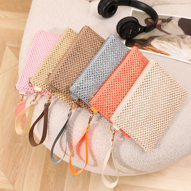 Women Straw Woven Handheld Pouch Hollow Out Beach Wristlet Bag With Zipper Closure Summer Casual Fashion Clutch