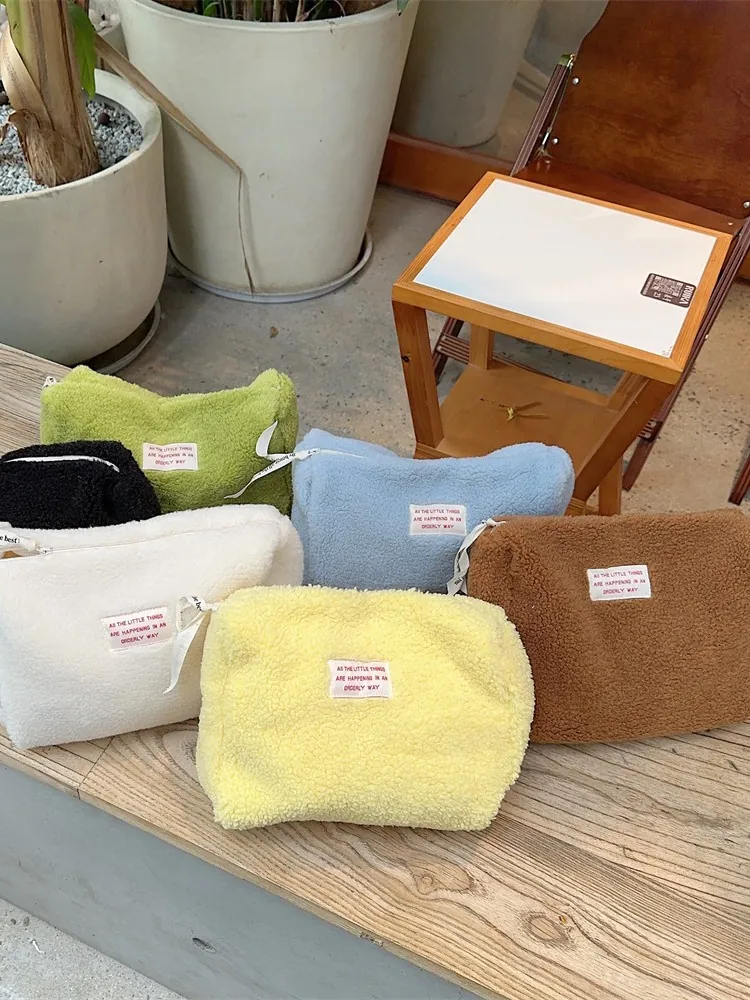 Large Capacity Lamb Wool Makeup Bag Soft Sherpa Toiletry Storage Pouch For Travel Daily Portable Plush Cosmetic Case