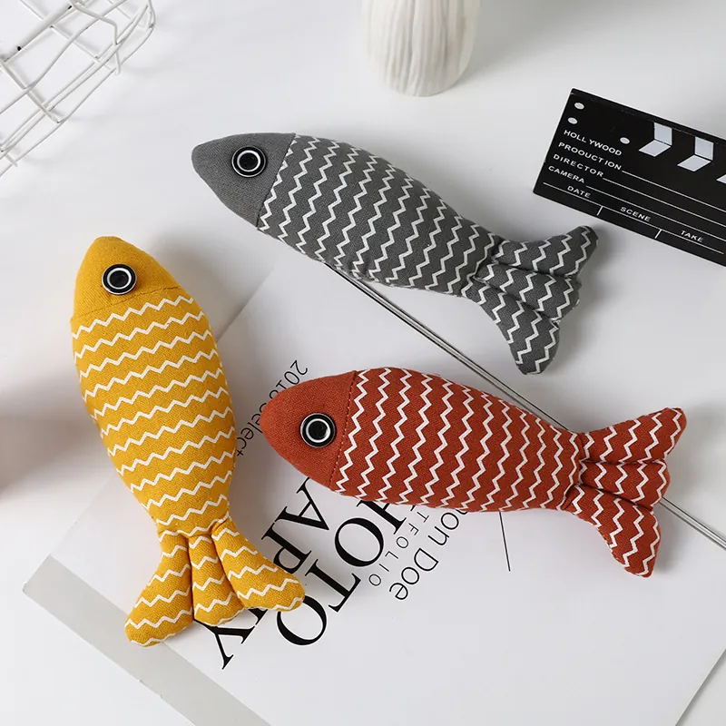 Fish Shaped Catnip Cat Toy Durable Polyester Fabric Bite Resistant Zigzag Pattern Interactive Dental Care For Cats