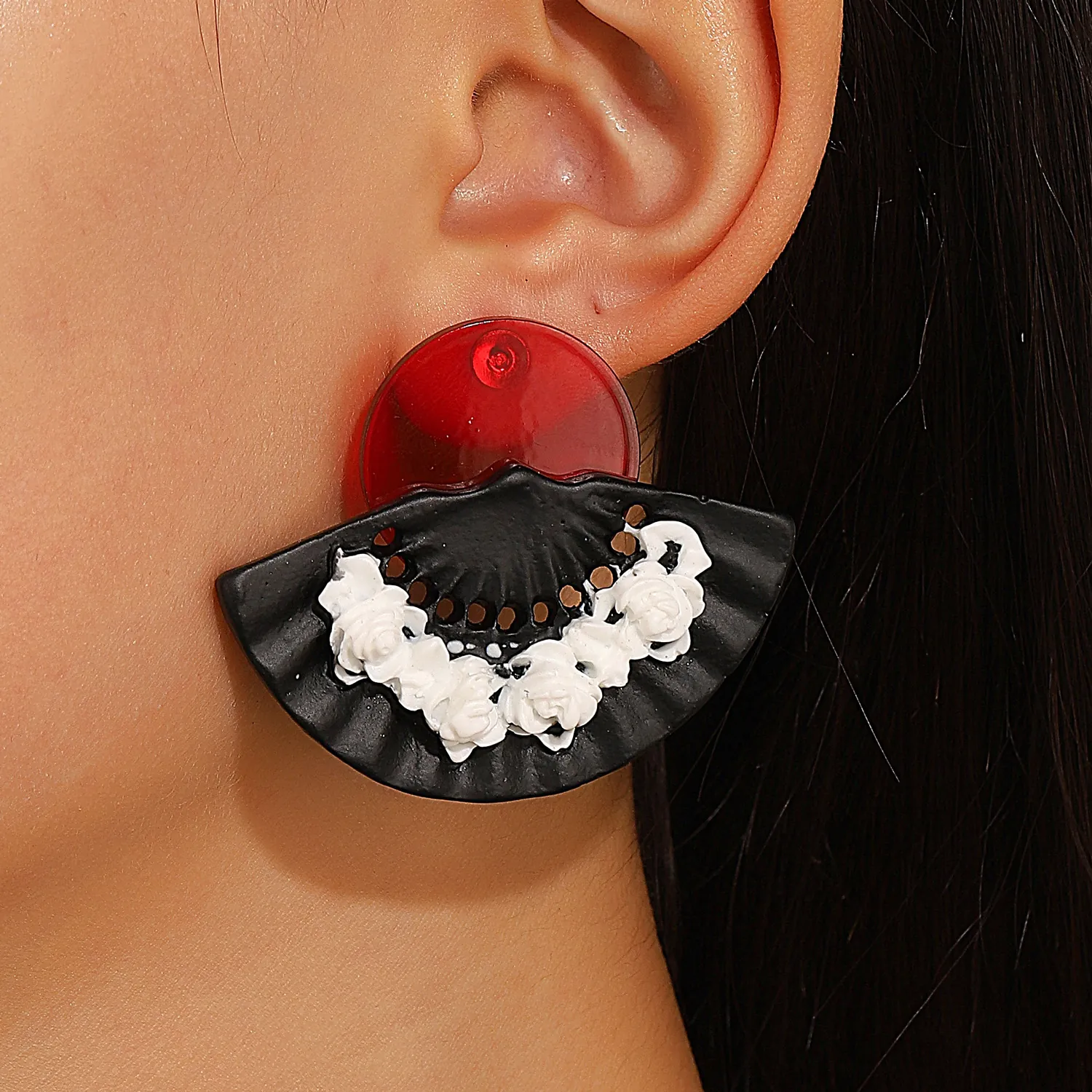 New Chinese Style Retro Fan Shaped Acrylic Earrings For Women 3D Relief Floral Artificial Pearl Dangle Drop Earrings Vintage Jewelry Gift