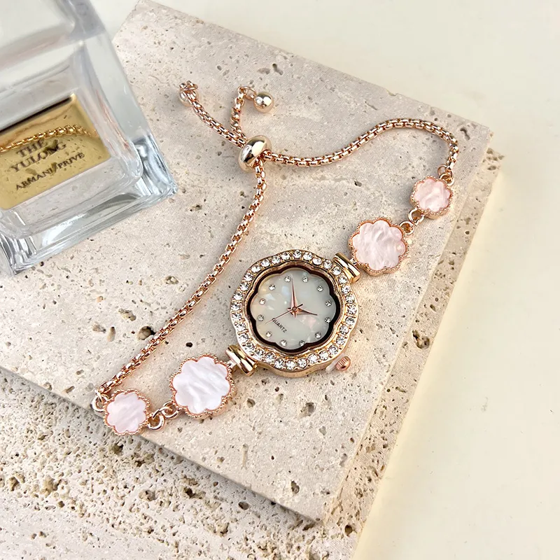 Women Bracelet Watch Quartz Flower Shaped Rhinestone Mother Of Artificial Pearl Dial Adjustable Bolo Chain Elegant Fashionable Jewelry