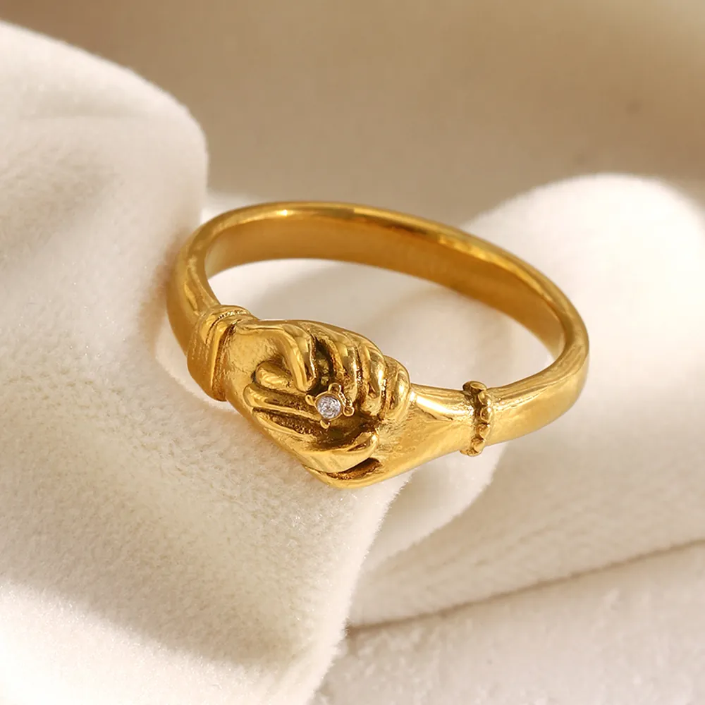 Bague Mains Serrées Acier Inoxydable Plaqué Or 18K Zircon Unique Style Fede Rétro Bijoux Élégants Pour Femmes