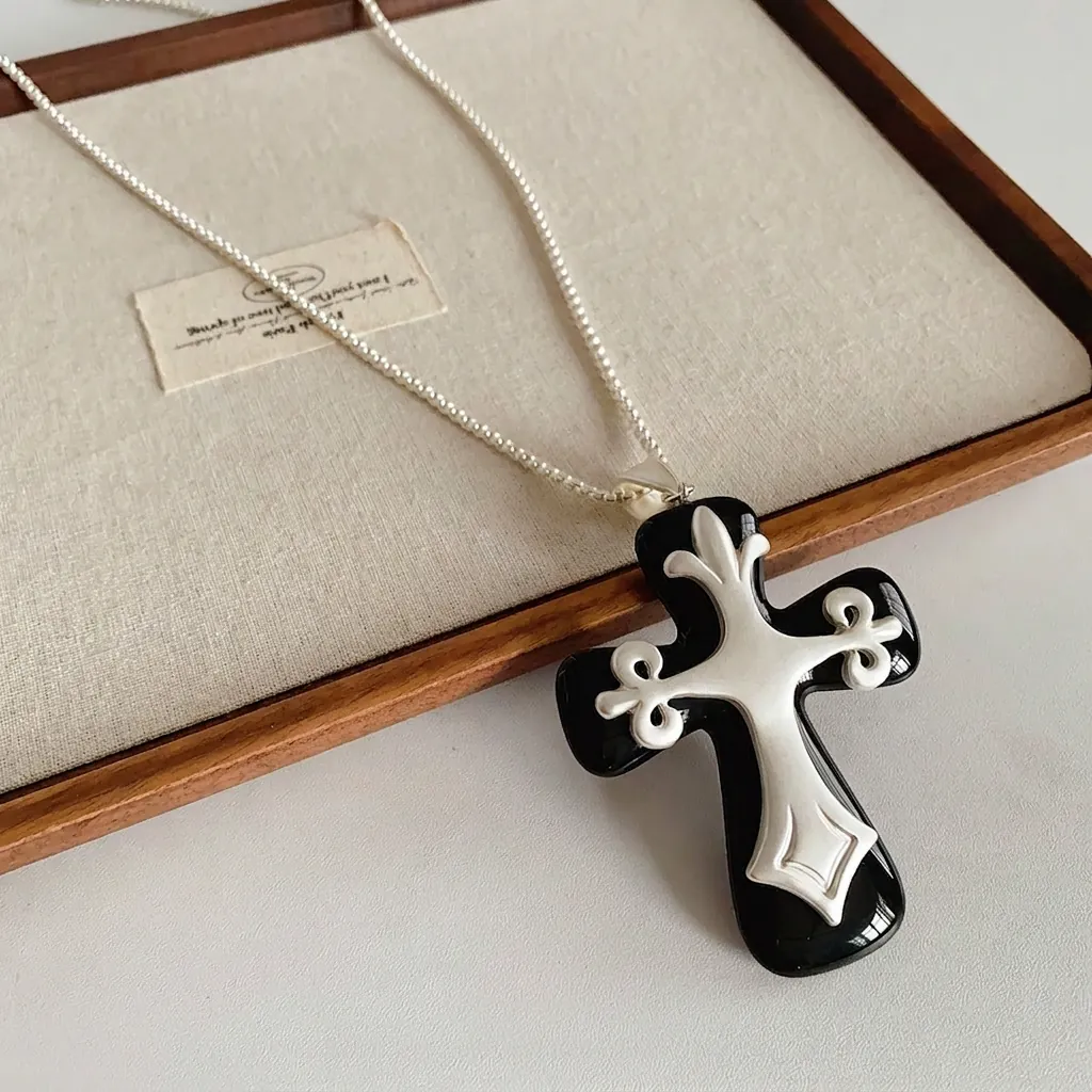 Gothic Kreuz Anhänger Halskette Retro Schwarzes Harz Silber Legierung Lange Kette Schmuck Für Damen Herren