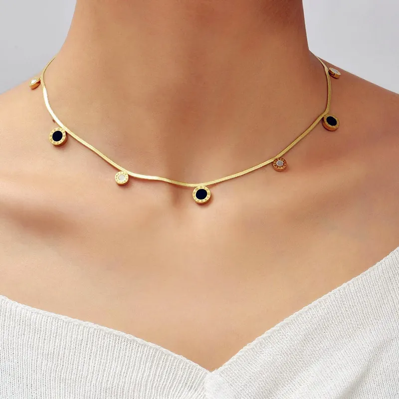 Collier Chaîne Serpent En Acier Inoxydable Doré Avec Pendentifs Ronds Chiffres Romains Incrustation Coquille Noir Et Blanc