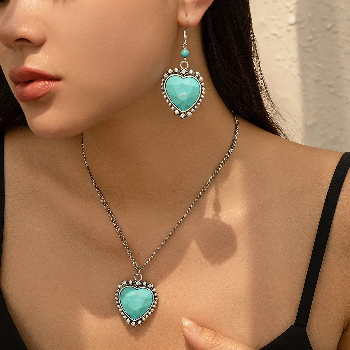 Vintage Ethnic Bohemian Alloy Artificial Turquoise Necklace And Earrings Jewelry Set Silver Plated Tribal Style Accessory For Women