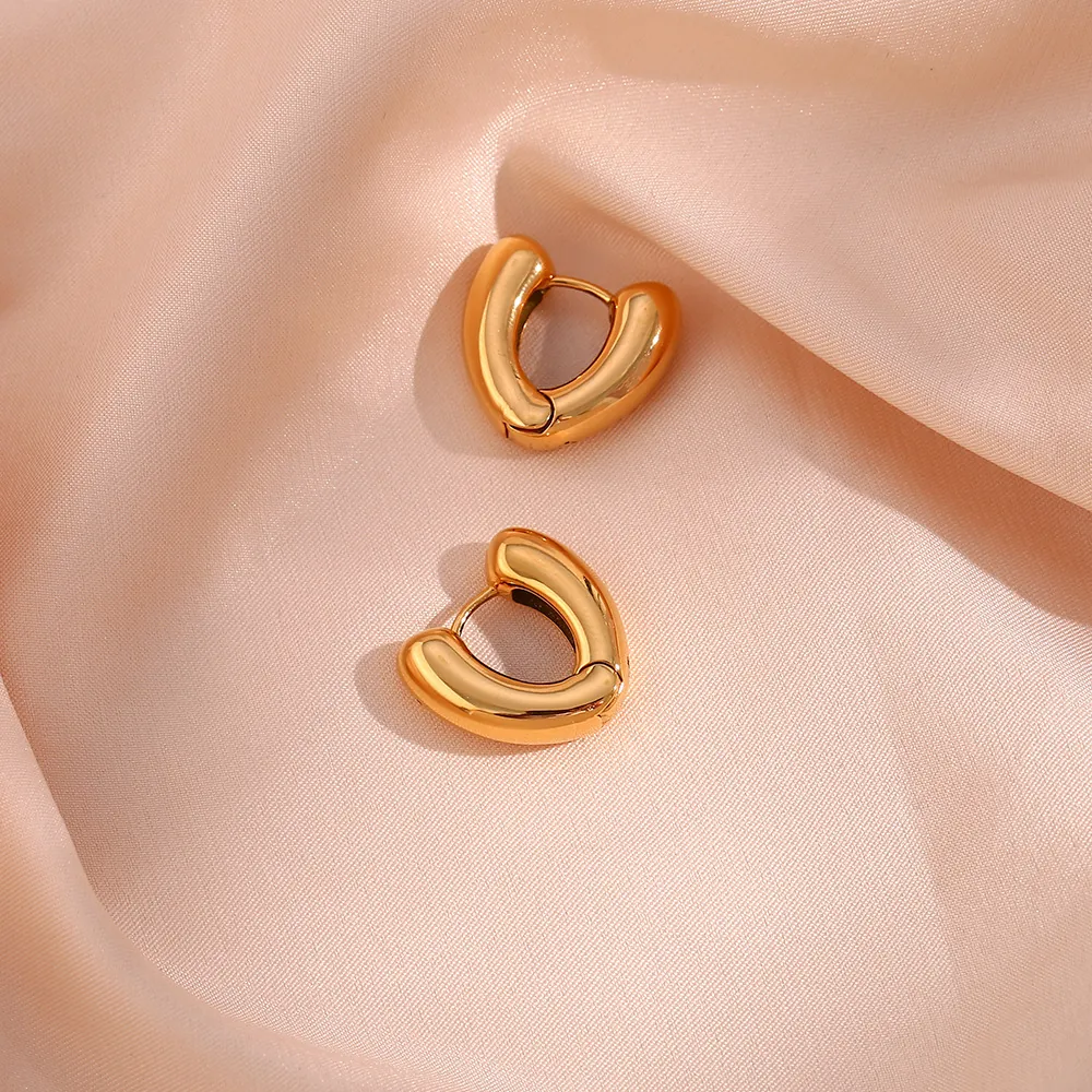 Women's Minimalist Heart Shaped Hoop Earrings Stainless Steel 18K Gold Plated Thick C-Shaped Ear Buckle Fashion Jewelry